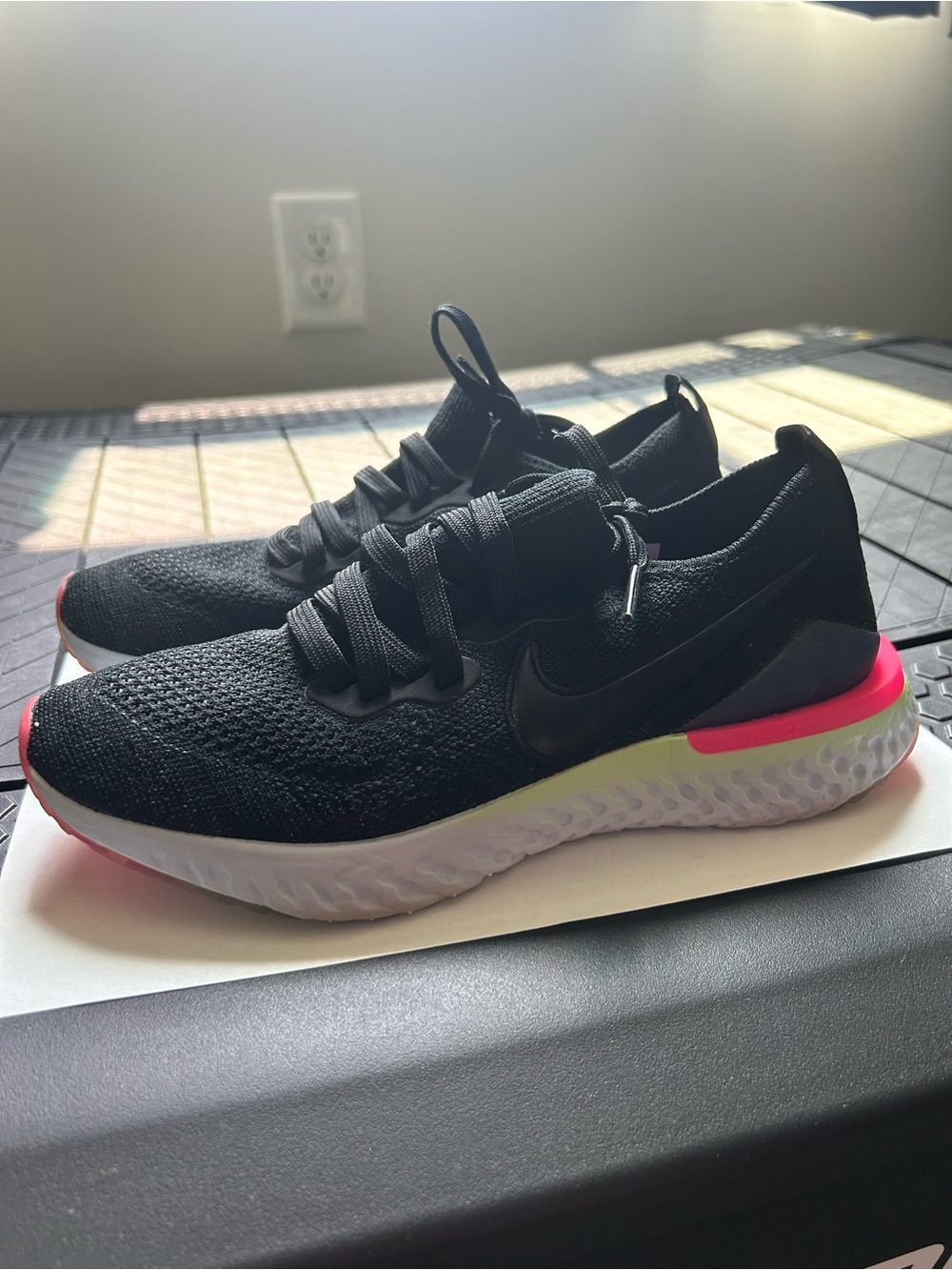 Nike Epic React Flyknit 2 Black and pink